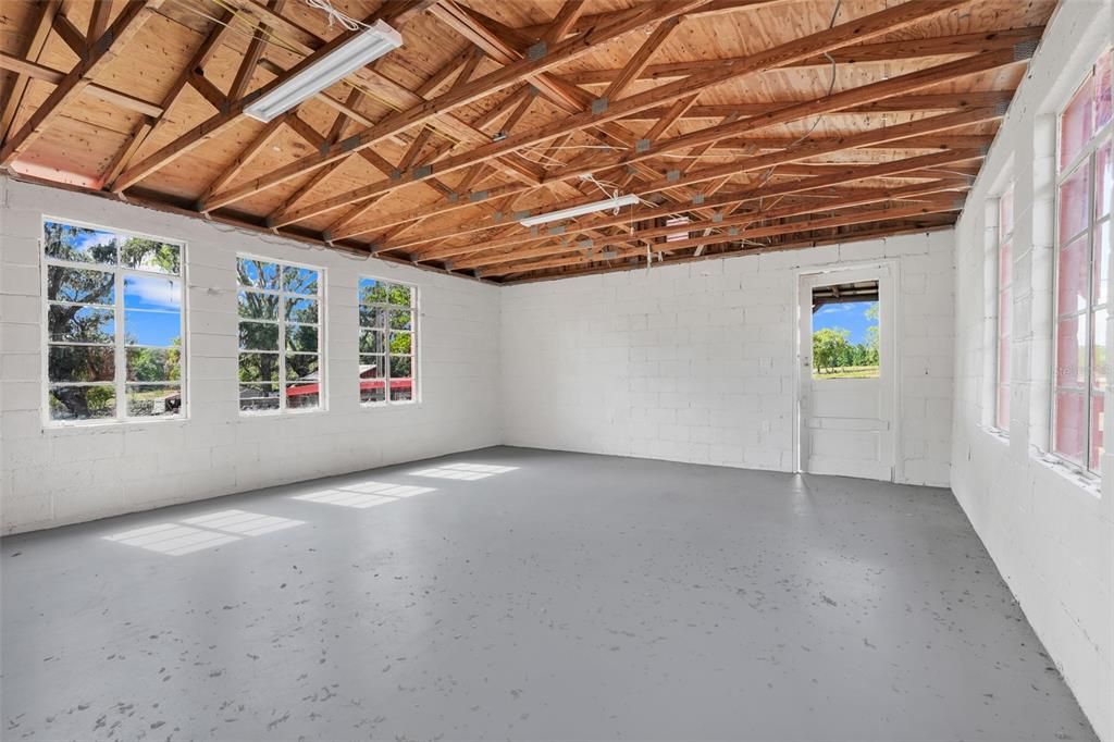 Empty room, Interior, Wooden Beams, Wooden Ceilings