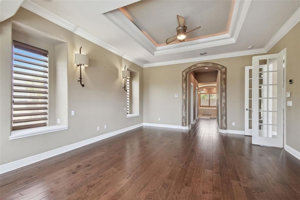 Empty room, Interior, Recessed Lighting, Wood Texture Flooring