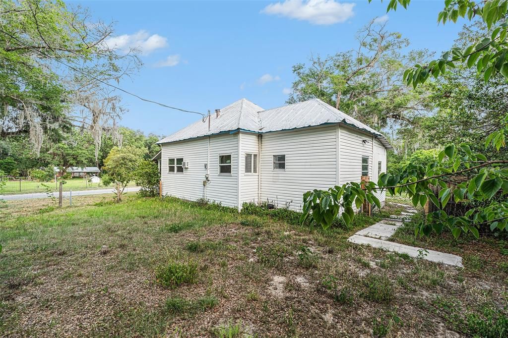 Backyard, Exterior