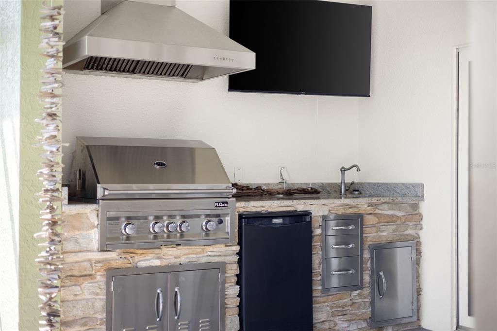 Exterior, Outdoor Kitchen