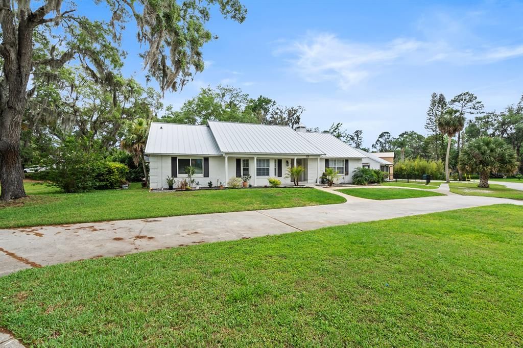 Backyard, Exterior, Facade, Ranch