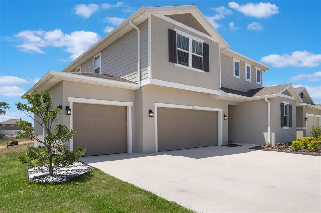 Attached, Exterior, Facade, American Craftsman