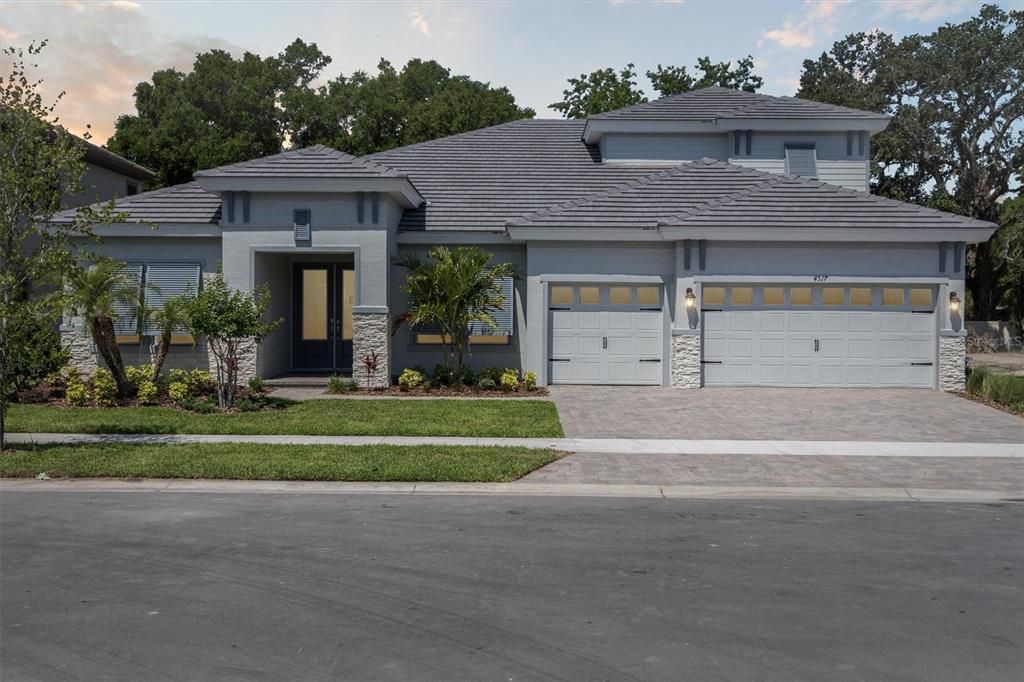 Attached, Exterior, Facade, Modern