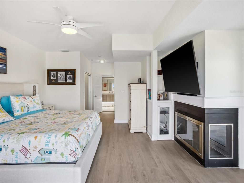 Bedroom, Fireplace, Interior, Recessed Lighting, Wood Texture Flooring