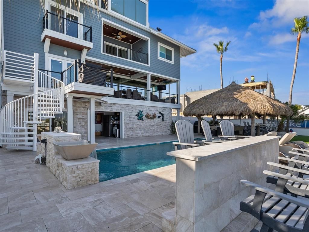 Exterior, Outdoor Kitchen, Pool