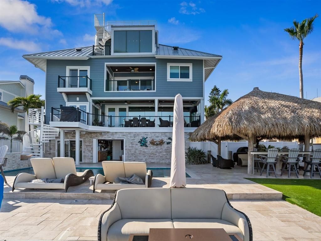 Exterior, Outdoor Kitchen