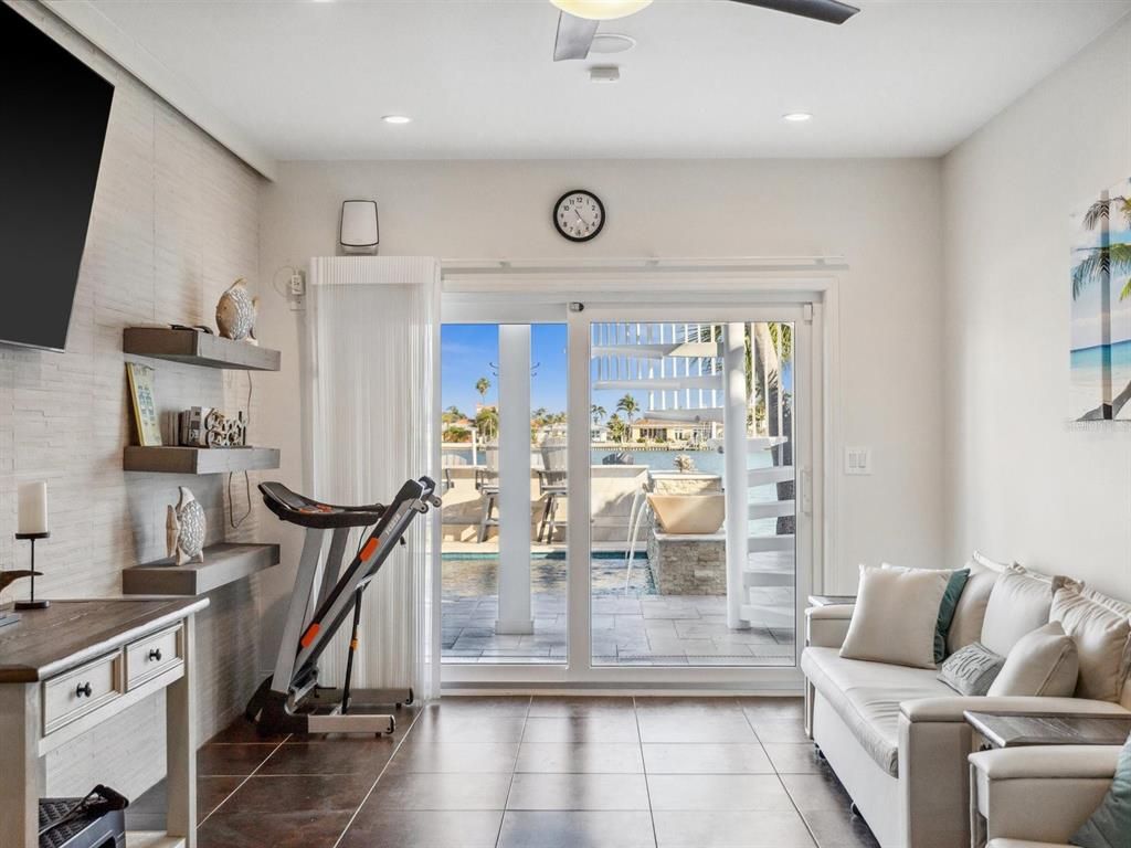 Fitness Equipment, Interior, Living room, Recessed Lighting