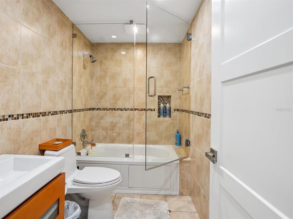 Bathroom, Interior, Recessed Lighting