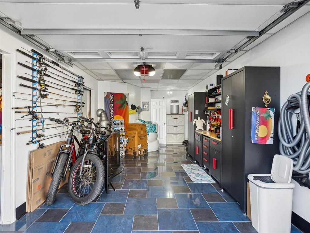Garage, Interior