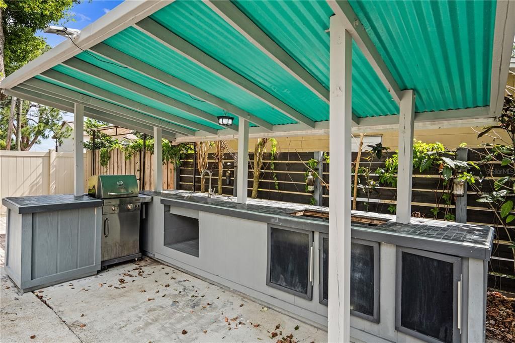 Exterior, Outdoor Kitchen