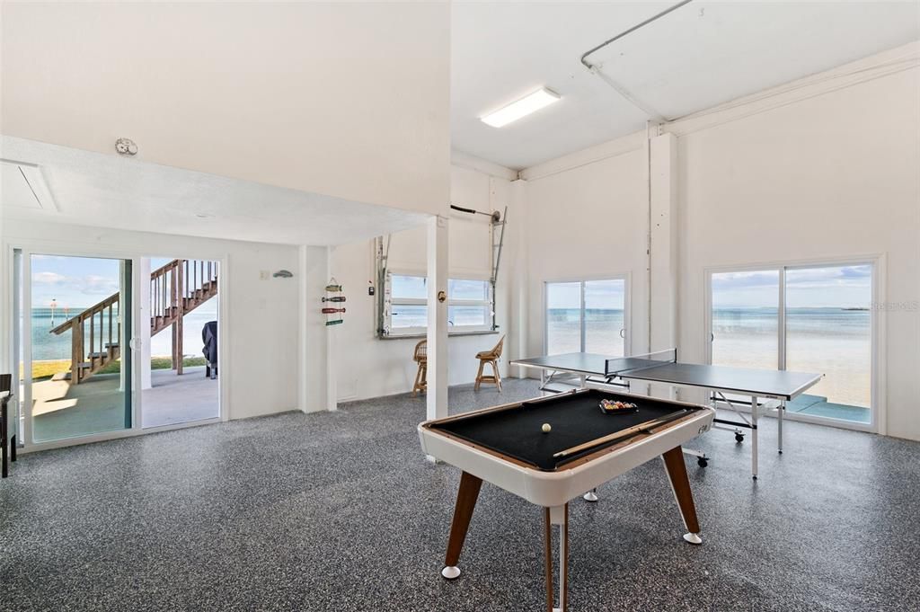 Game Room, Interior