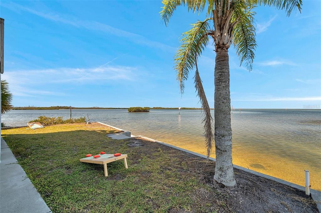 Exterior, Lake