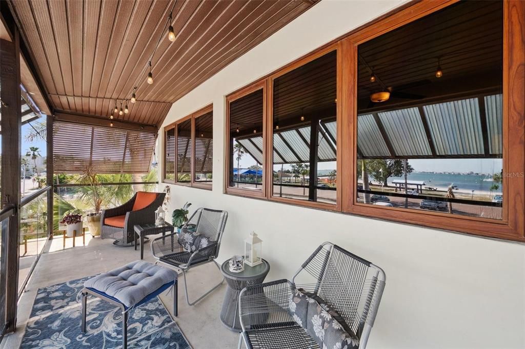 Interior, Sun Room, Water