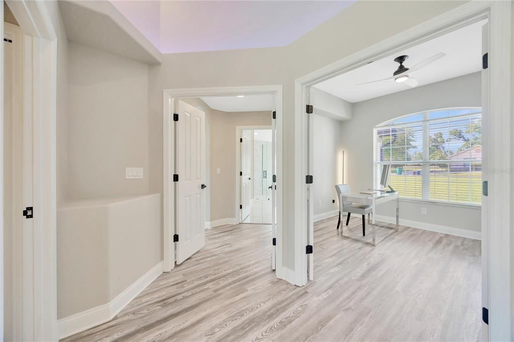 Interior, Recessed Lighting, Wood Texture Flooring