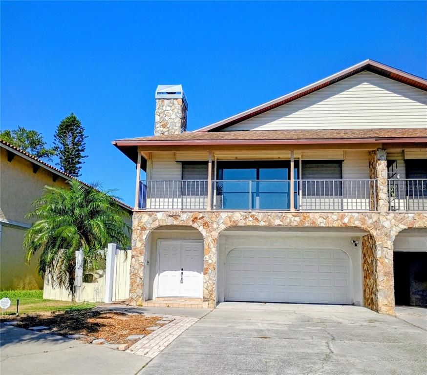 Attached, Exterior, Facade, Ranch