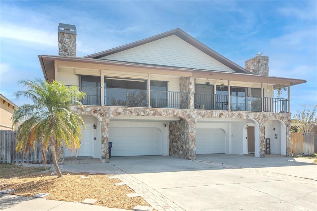 Attached, Exterior, Facade, Farmhouse
