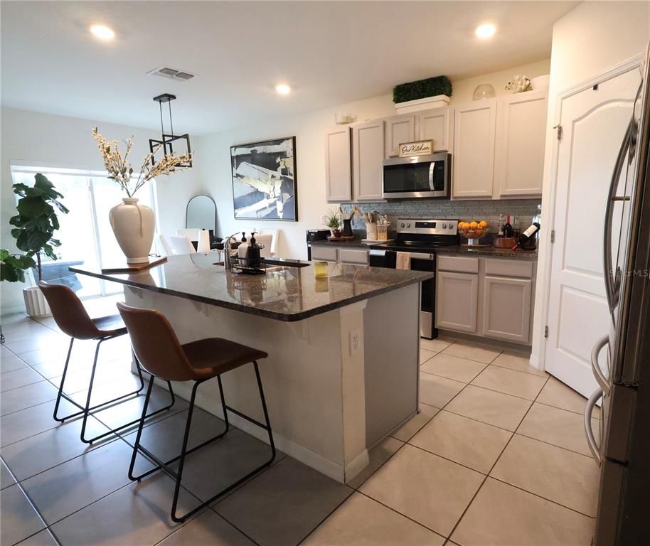 Dining room, Interior, Kitchen, Pendant Lights, Recessed Lighting, Stainless Steel Appliances