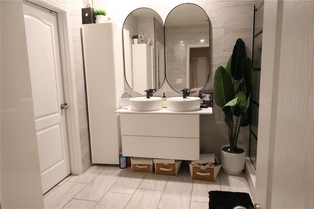 Bathroom, Dual Sink Vanities, Interior