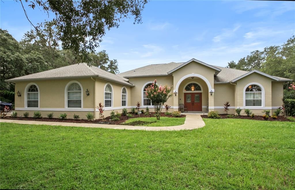 Backyard, Exterior, Facade, Ranch