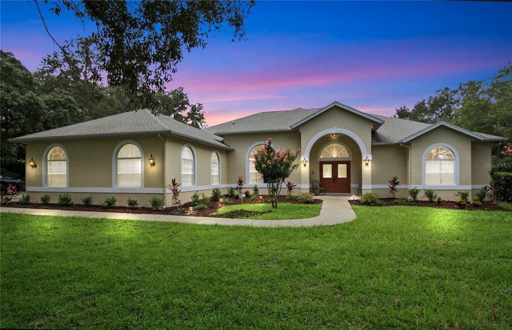 Backyard, Exterior, Facade, Ranch