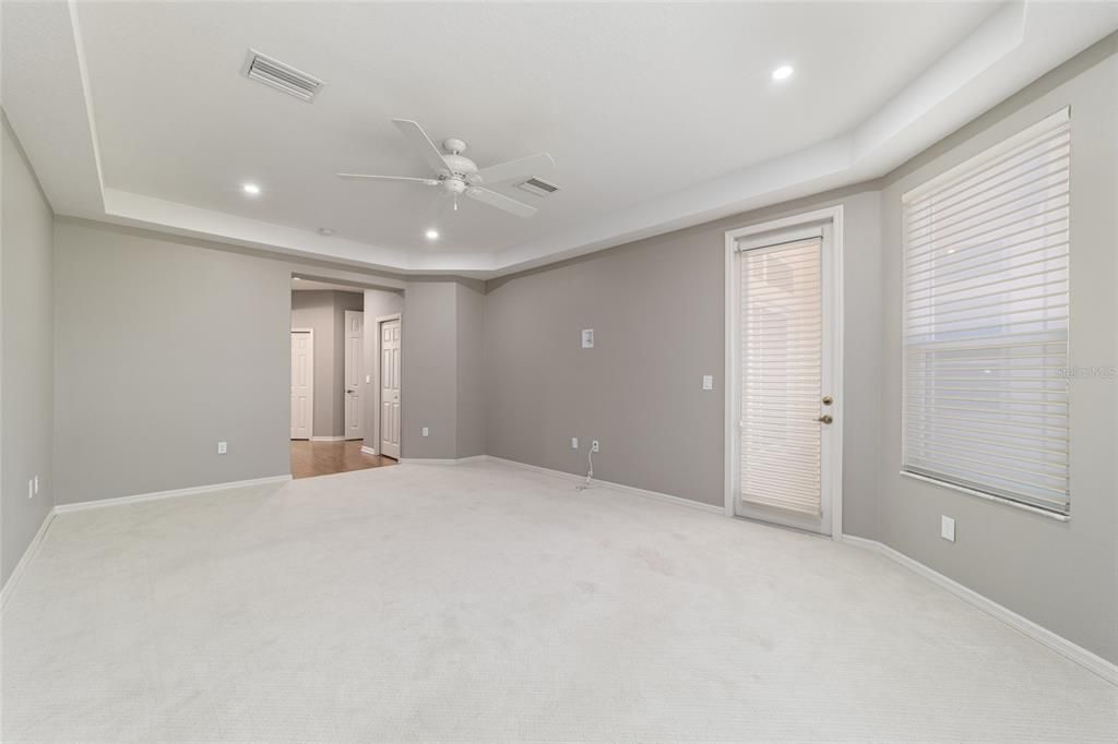 Empty room, Interior, Recessed Lighting