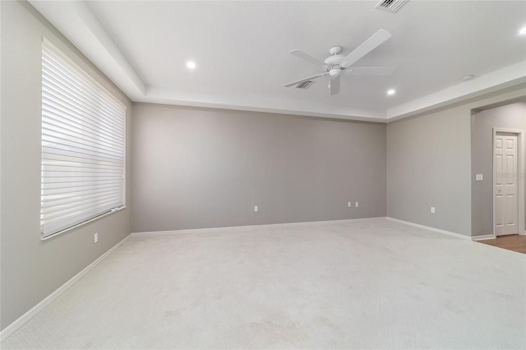 Empty room, Interior, Recessed Lighting