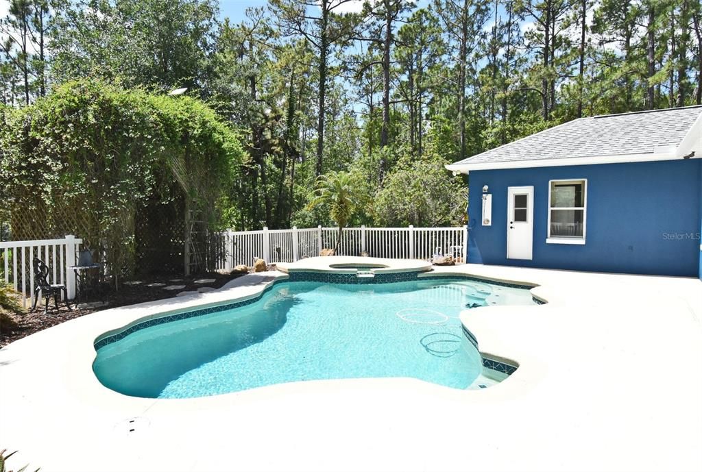 Exterior, Pool