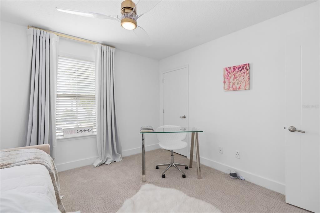 Home Office, Interior