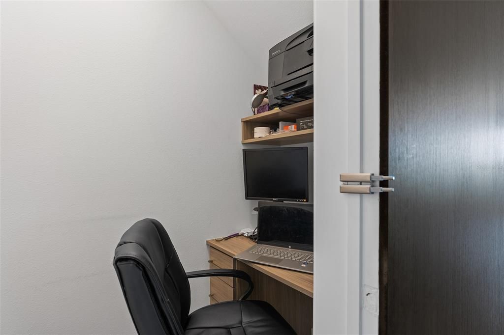 Home Office, Interior