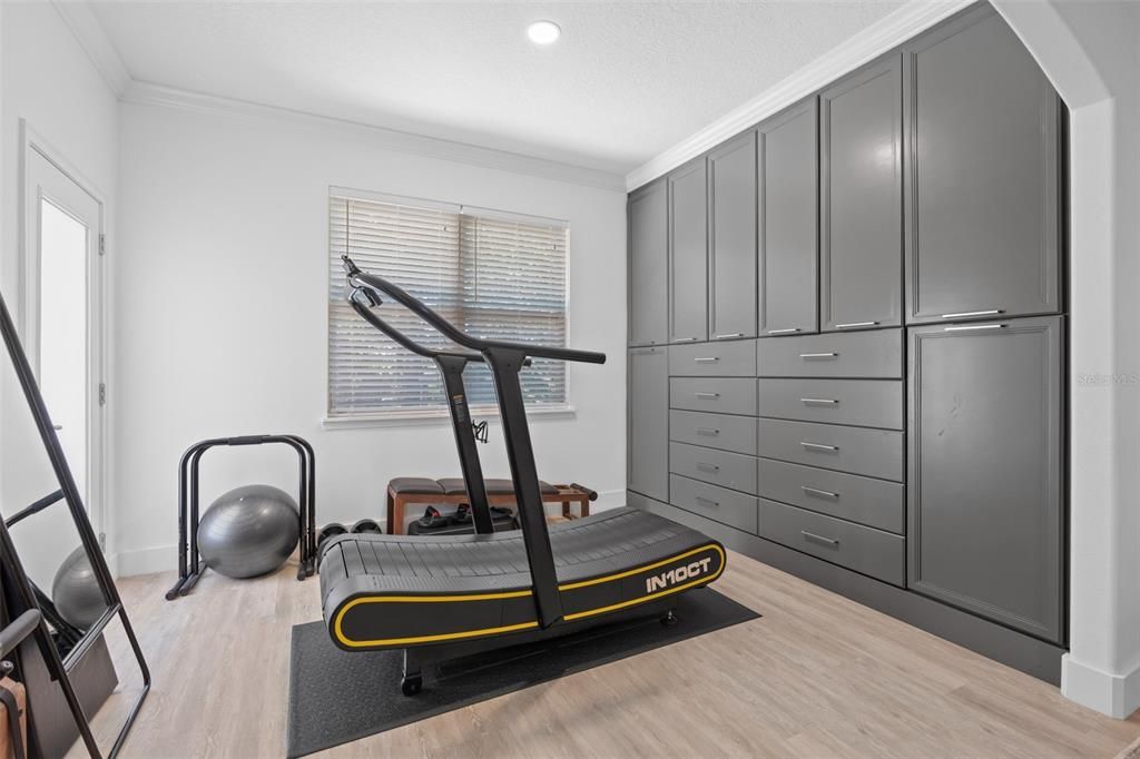 Fitness Equipment, Interior, Recessed Lighting, Wood Texture Flooring