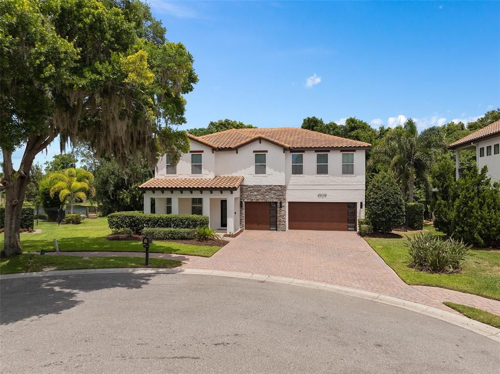 Attached, Exterior, Facade, Mediterranean