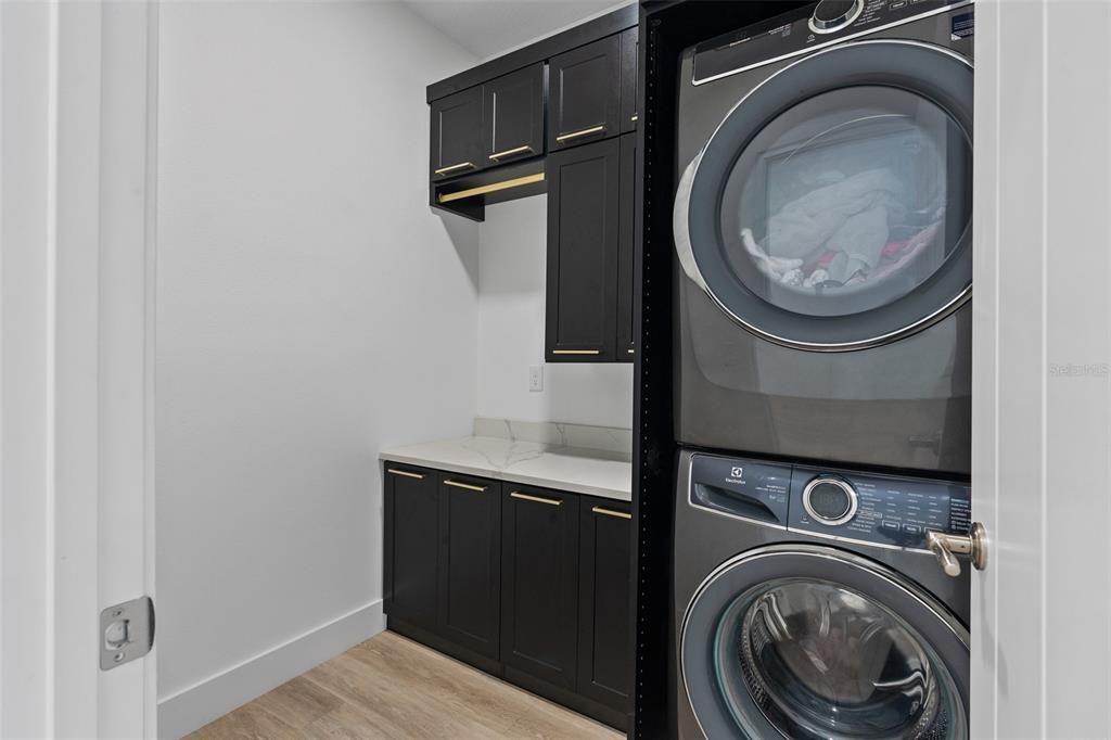 Interior, Utility Closets, Washer, Wood Texture Flooring