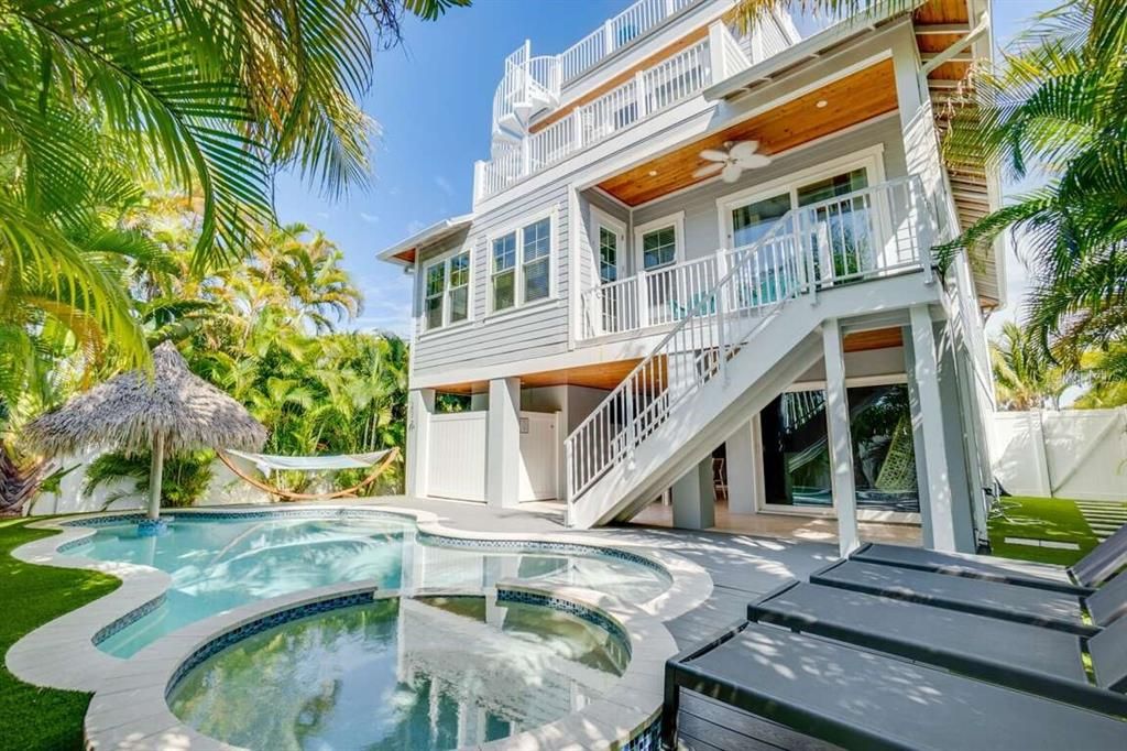 Exterior, Pool