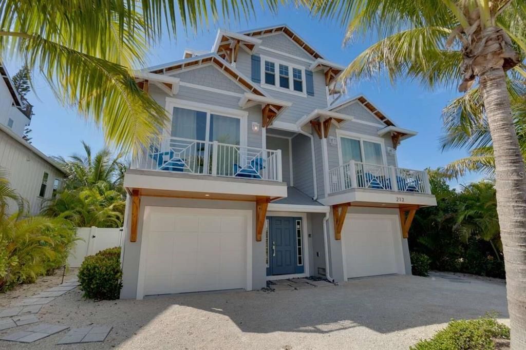 Attached, Exterior, Facade, American Craftsman