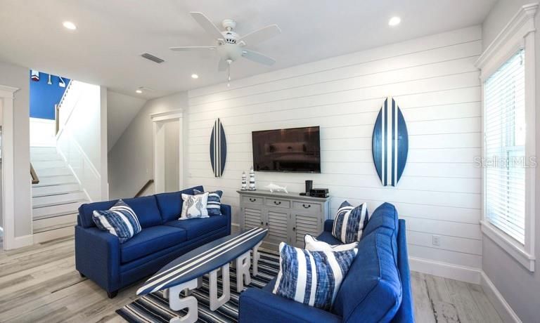 Interior, Living room, Recessed Lighting, Wood Texture Flooring
