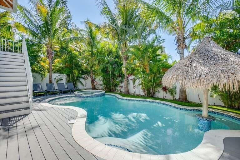 Exterior, Pool