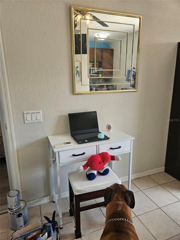 Home Office, Interior