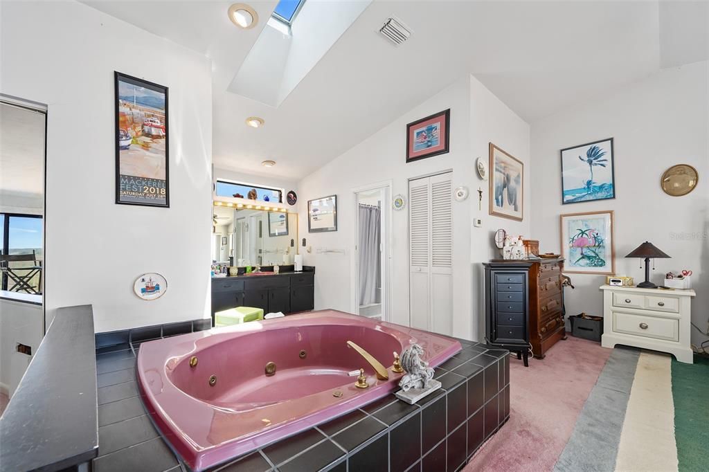 Bathroom, Interior, Recessed Lighting