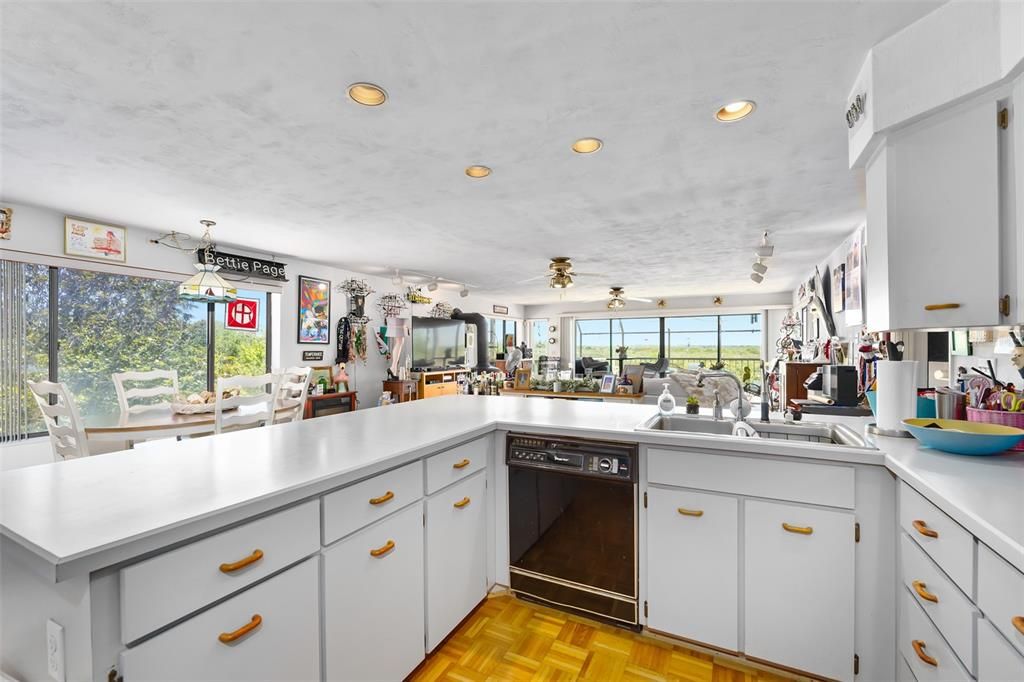 Dining room, Interior, Kitchen, Pendant Lights, Recessed Lighting, Wood Texture Flooring