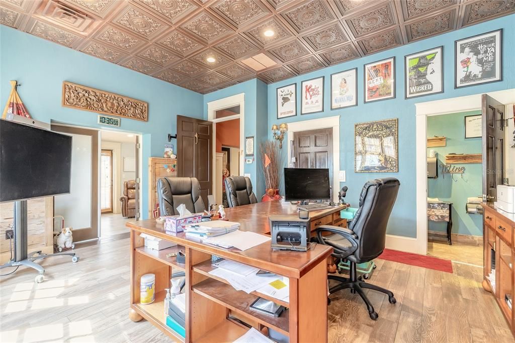 Home Office, Interior, Recessed Lighting, Wood Texture Flooring