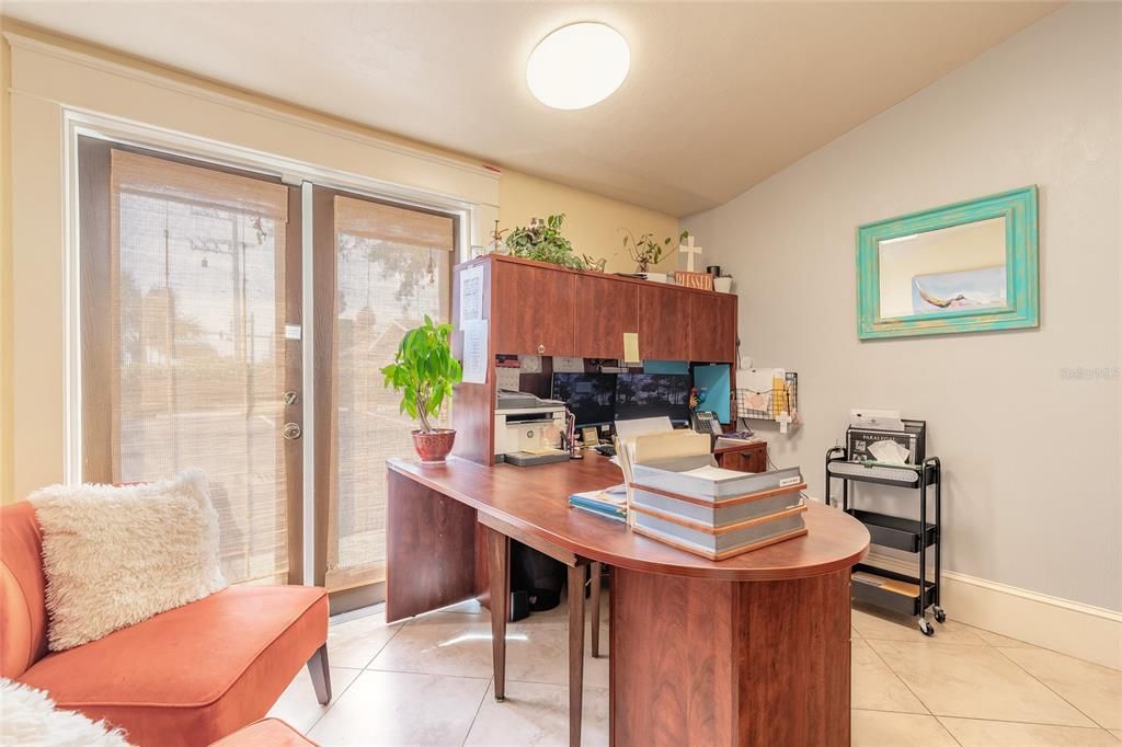 Home Office, Interior