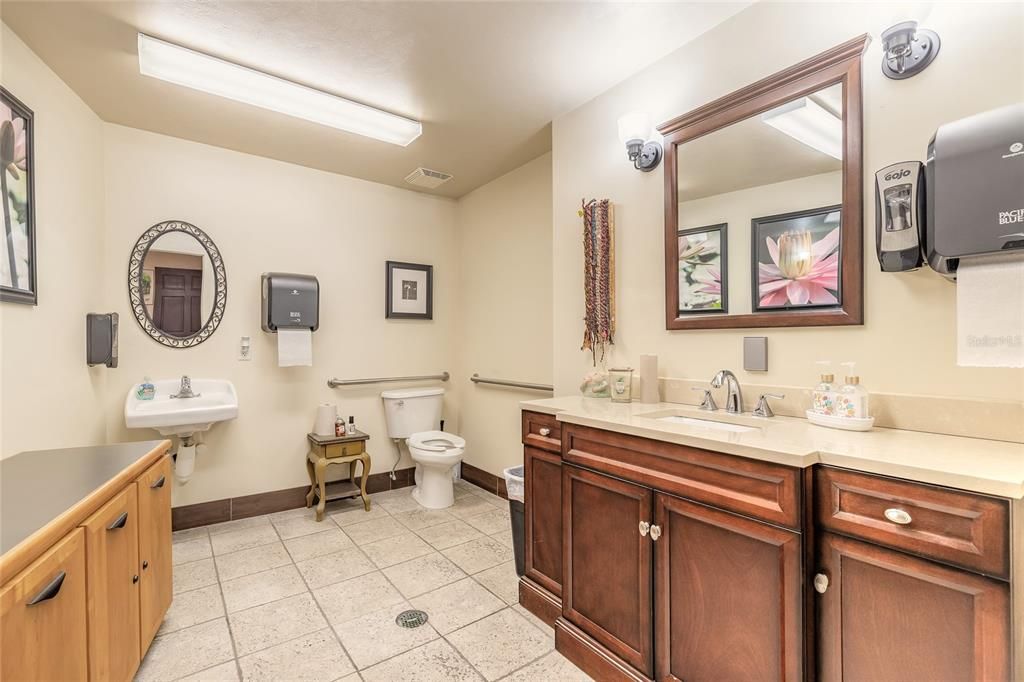Bathroom, Dual Sink Vanities, Interior