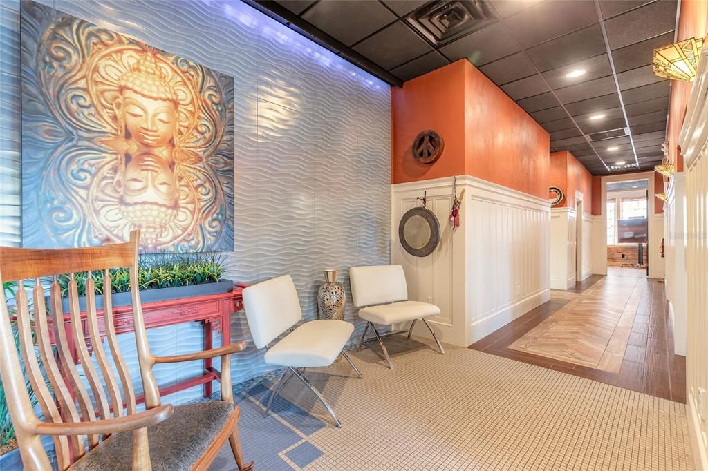 Interior, Recessed Lighting, Washer, Wood Texture Flooring