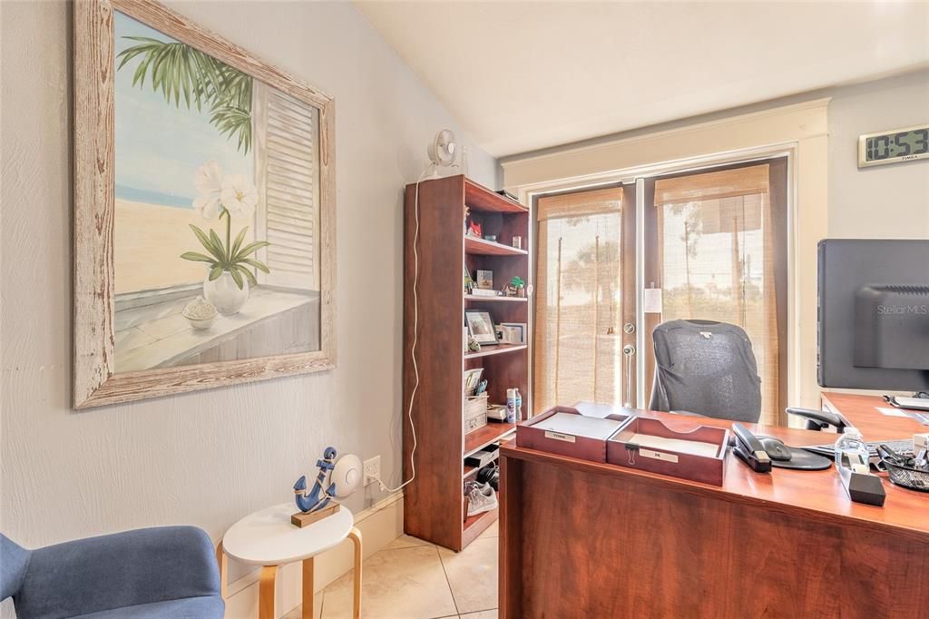 Home Office, Interior