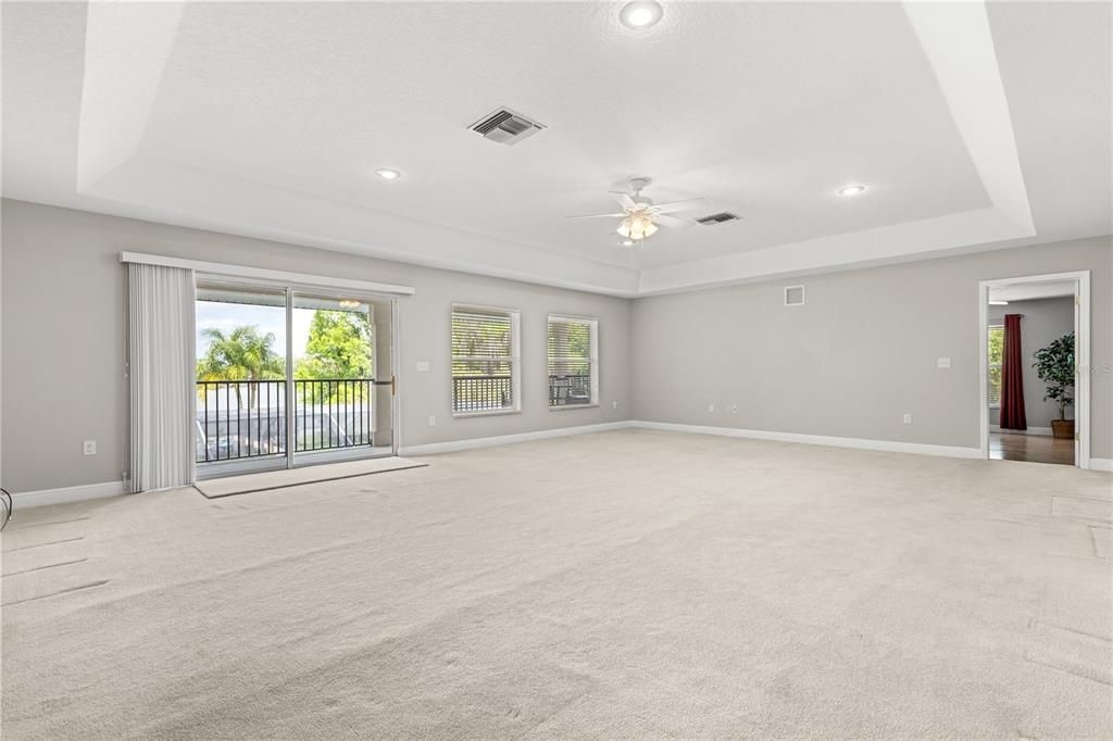 Empty room, Interior, Recessed Lighting