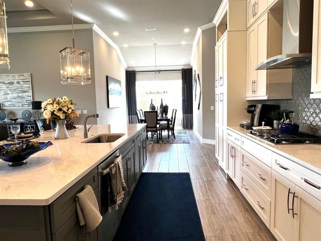 Chandelier, Dining room, Interior, Kitchen, Pendant Lights, Recessed Lighting, Wood Texture Flooring