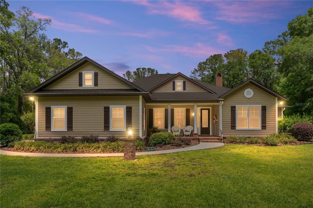 Exterior, Facade, Ranch