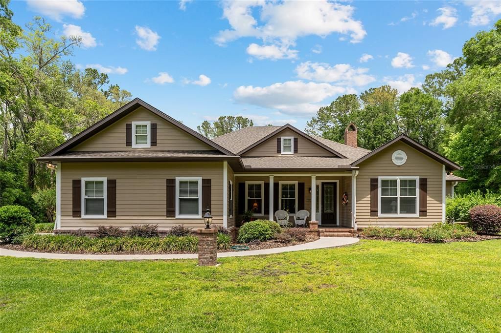 Exterior, Facade, Ranch