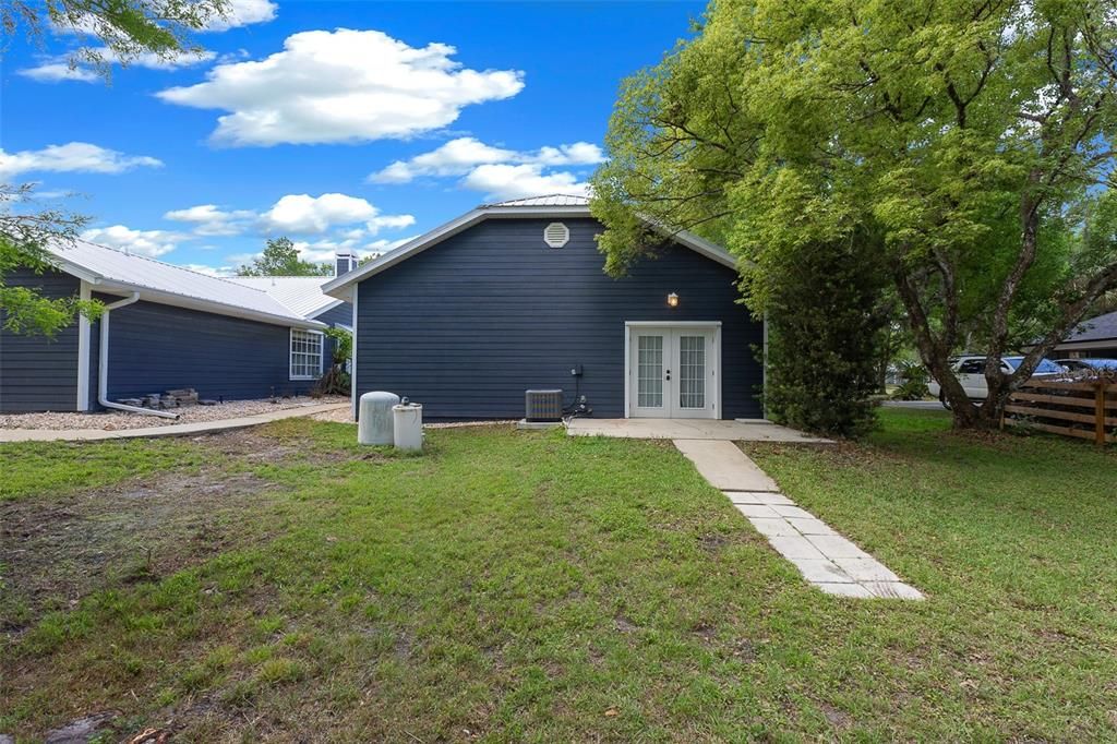 Backyard, Exterior
