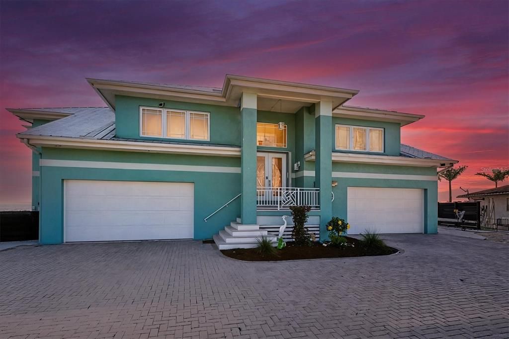 Attached, Exterior, Facade, Modern